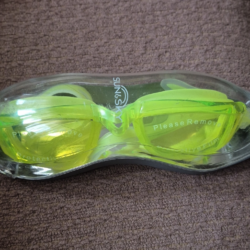 Bnwot Sun & ski Neon Green Swim Goggles